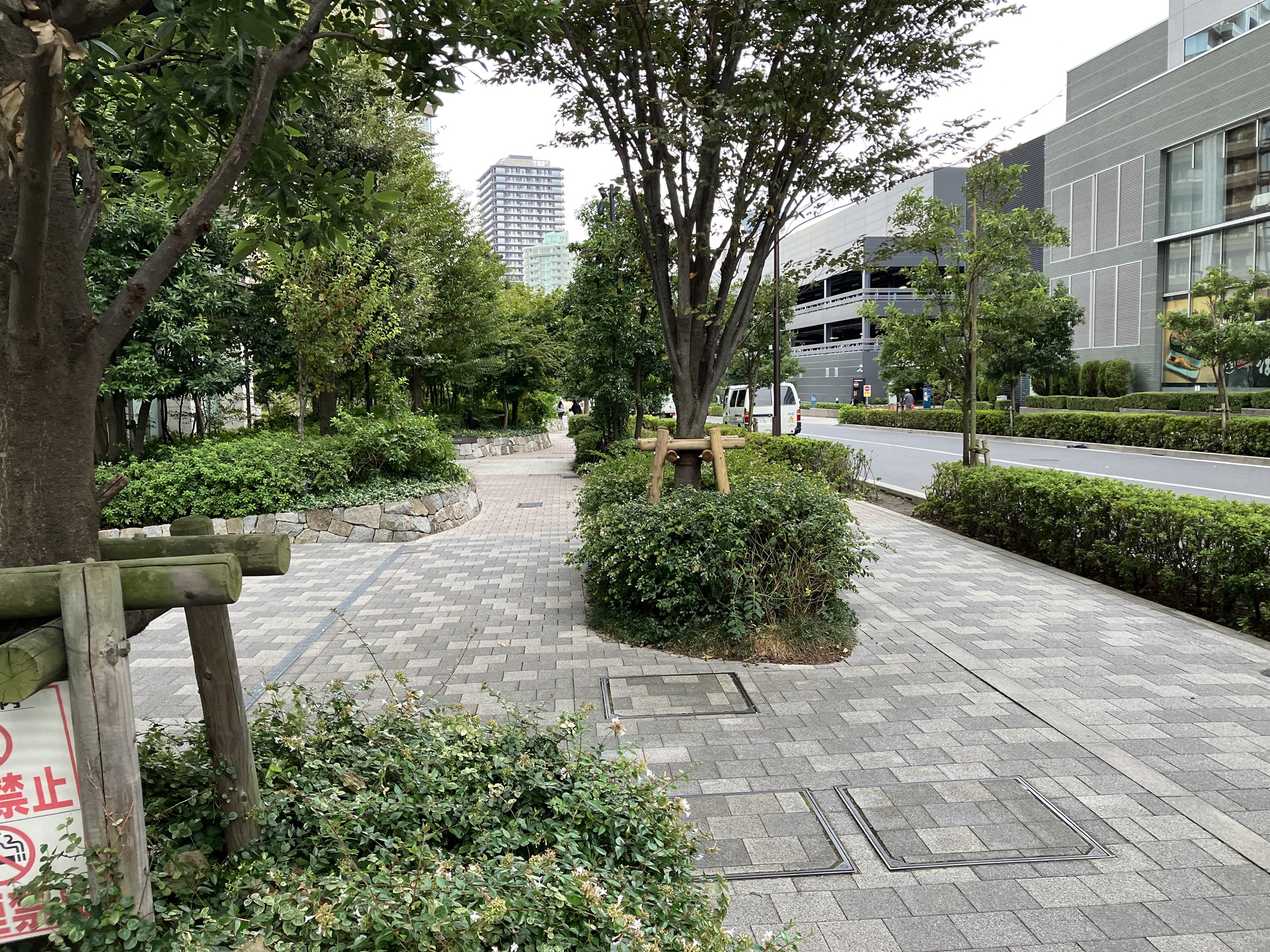 251117s1_circular-outdoor-greening-promenade-meguro-central-square